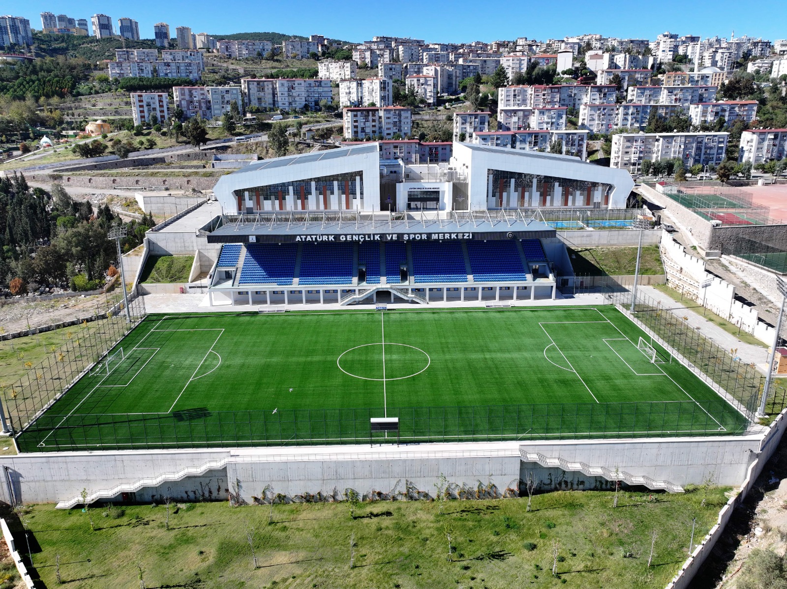 Uzundere Atatürk Gençlik ve Spor Merkezi